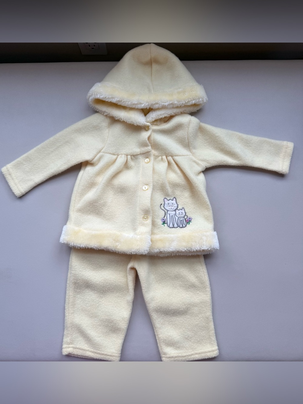 Kidgets Cream Hooded Two-Piece Set with Kitten Embroidery
